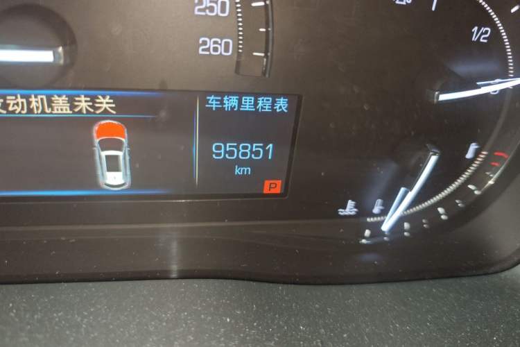 Used Cadillac XT5 2016 28T Four-Wheel Drive Luxury Model Odometer Close Up