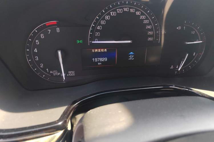 Used Cadillac XT5 2016 25T Tech Edition Odometer Close Up