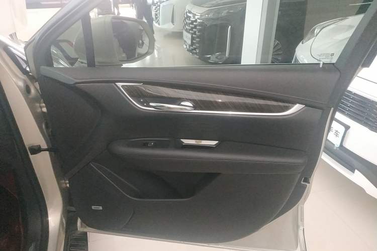 Used Cadillac XT5 2016 28T Four-Wheel Drive Luxury Model Right Front Door Interior