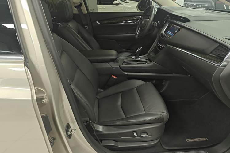 Used Cadillac XT5 2016 25T Luxury Model Right Front Seat