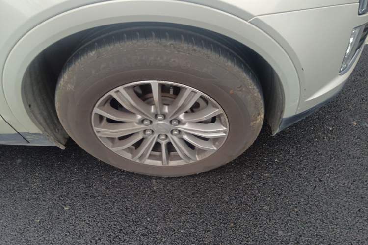 Used Cadillac XT5 2016 28T Four-Wheel Drive Luxury Model Right Front Wheel Hub