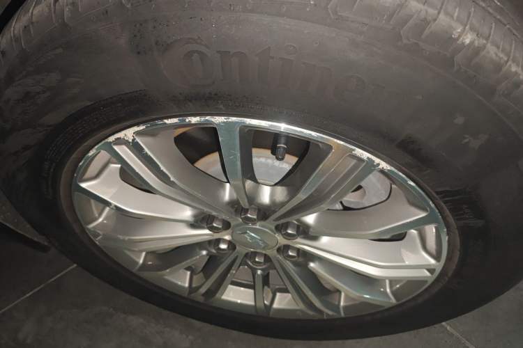 Used Cadillac XT5 2016 28T Four-Wheel Drive Luxury Model Right Front Wheel Hub