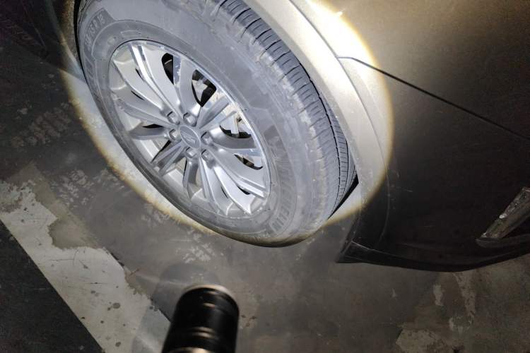 Used Cadillac XT5 2016 28T Four-Wheel Drive Luxury Model Right Front Wheel Hub