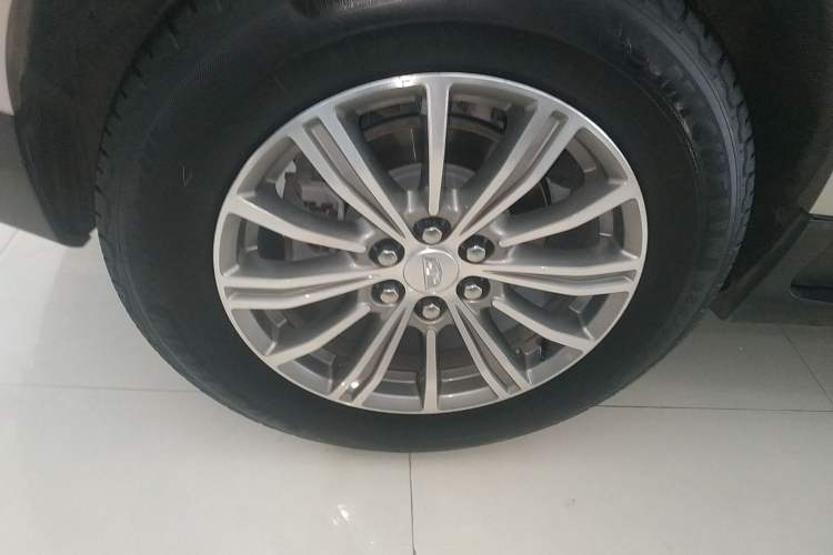 Used Cadillac XT5 2016 28T Four-Wheel Drive Luxury Model Right Rear Wheel Hub