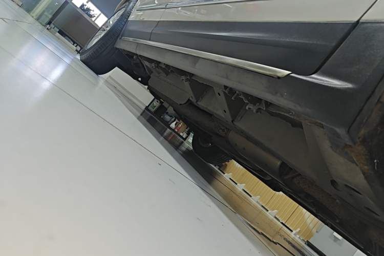 Used Cadillac XT5 2016 25T Luxury Model Right Side Sill