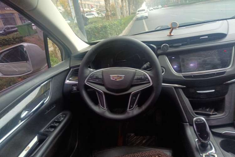 Used Cadillac XT5 2016 28T Four-Wheel Drive Luxury Model Steering Wheel