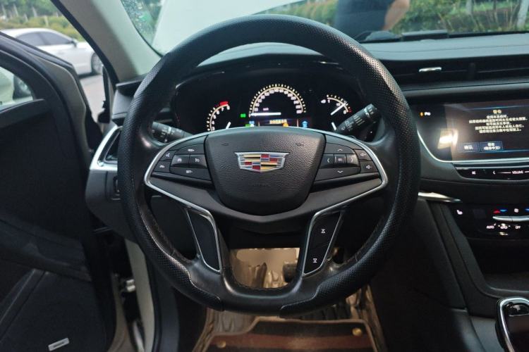 Used Cadillac XT5 2016 25T Luxury Model Steering Wheel