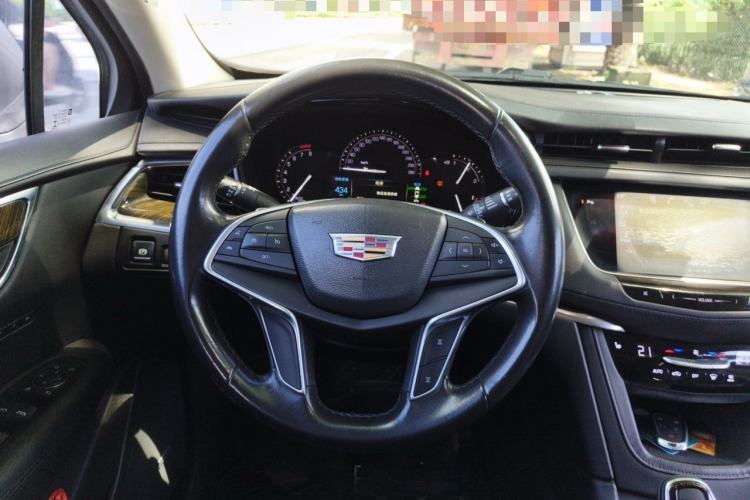 Used Cadillac XT5 2016 25T Luxury Model Steering Wheel