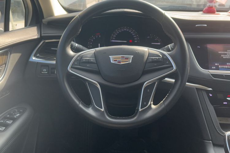 Used Cadillac XT5 2016 25T Luxury Model Steering Wheel