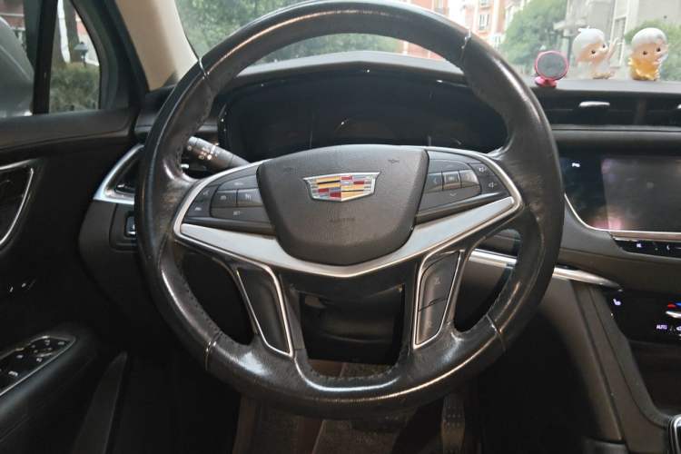Used Cadillac XT5 2016 25T Luxury Model Steering Wheel