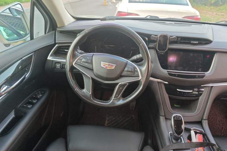 Used Cadillac XT5 2016 28T Four-Wheel Drive Luxury Model Steering Wheel
