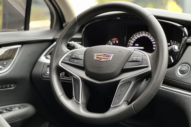 Used Cadillac XT5 2016 28T Four-Wheel Drive Luxury Model Steering Wheel