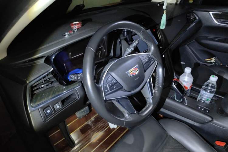 Used Cadillac XT5 2016 28T Four-Wheel Drive Luxury Model Steering Wheel