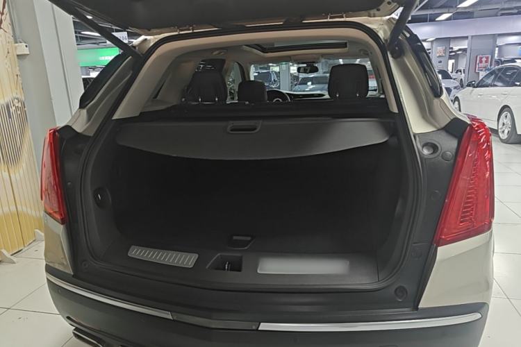 Used Cadillac XT5 2016 25T Luxury Model Trunk