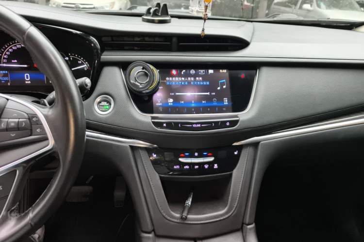 Used Cadillac XT5 2016 28T Four-Wheel Drive Luxury Model Audio And AC Panel