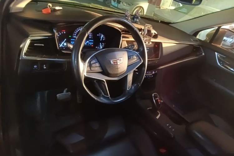 Used Cadillac XT5 2016 28T Four-Wheel Drive Luxury Model Center Console