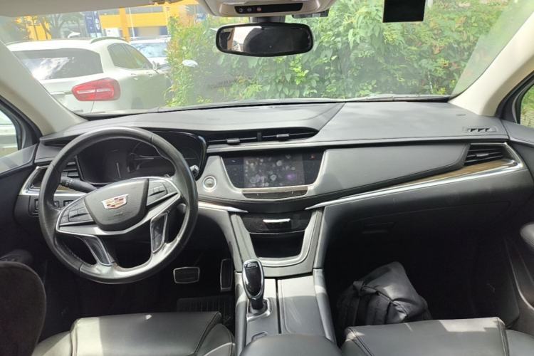 Used Cadillac XT5 2016 25T Luxury Model Center Console