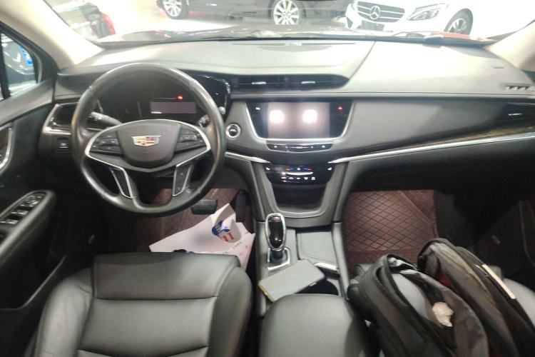 Used Cadillac XT5 2016 25T Luxury Model Center Console