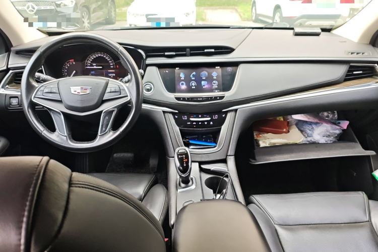 Used Cadillac XT5 2016 28T Four-Wheel Drive Tech Version Center Console