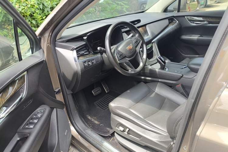 Used Cadillac XT5 2016 25T Luxury Model Driver Seat