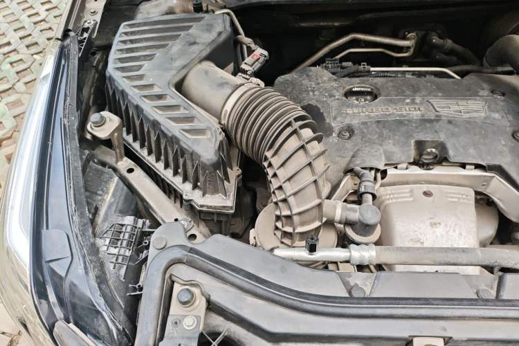 Used Cadillac XT5 2016 28T Four-Wheel Drive Tech Version Engine Bay Right
