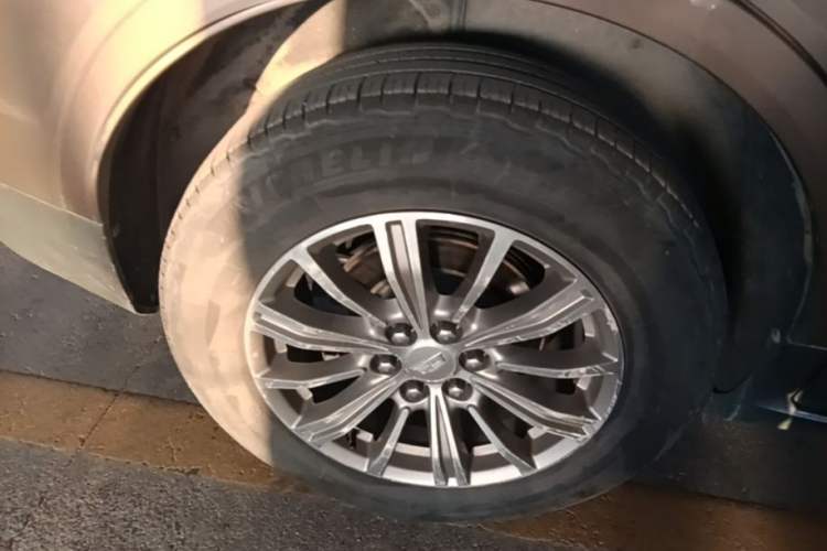 Used Cadillac XT5 2016 28T Four-Wheel Drive Luxury Model Exterior 5
