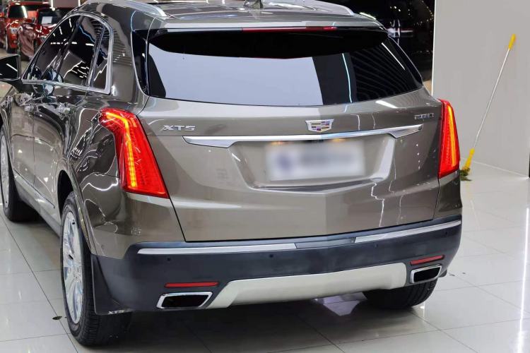Used Cadillac XT5 2016 28T 4x4 Platinum Edition Exterior 5