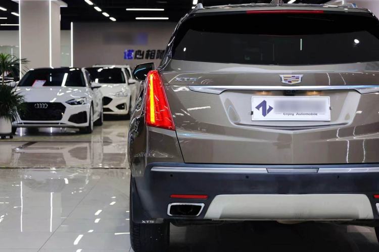 Used Cadillac XT5 2016 28T 4x4 Platinum Edition Exterior 7