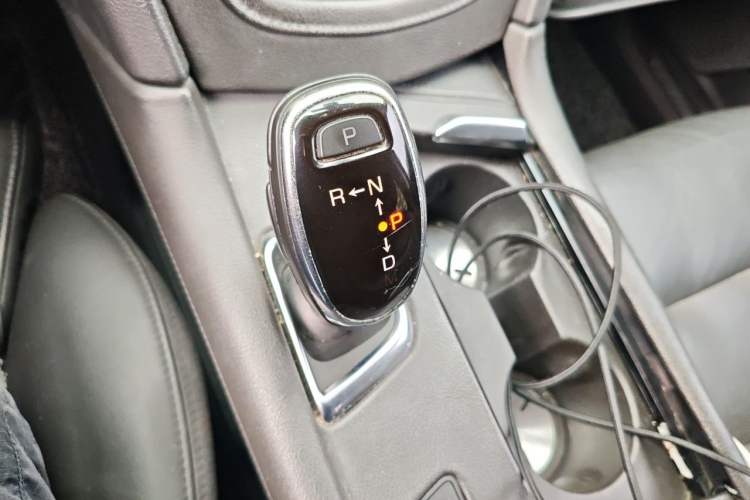 Used Cadillac XT5 2016 28T Four-Wheel Drive Tech Version Gear Lever