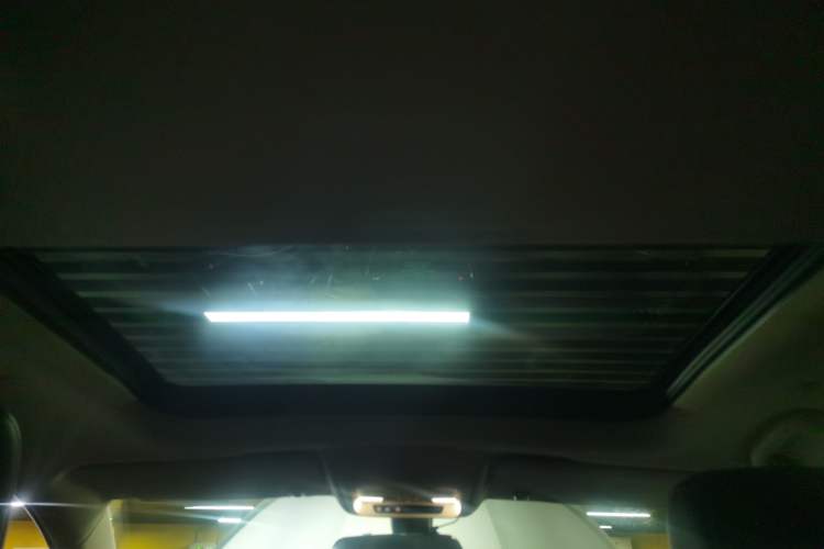 Used Cadillac XT5 2016 28T Four-Wheel Drive Luxury Model Headliner
