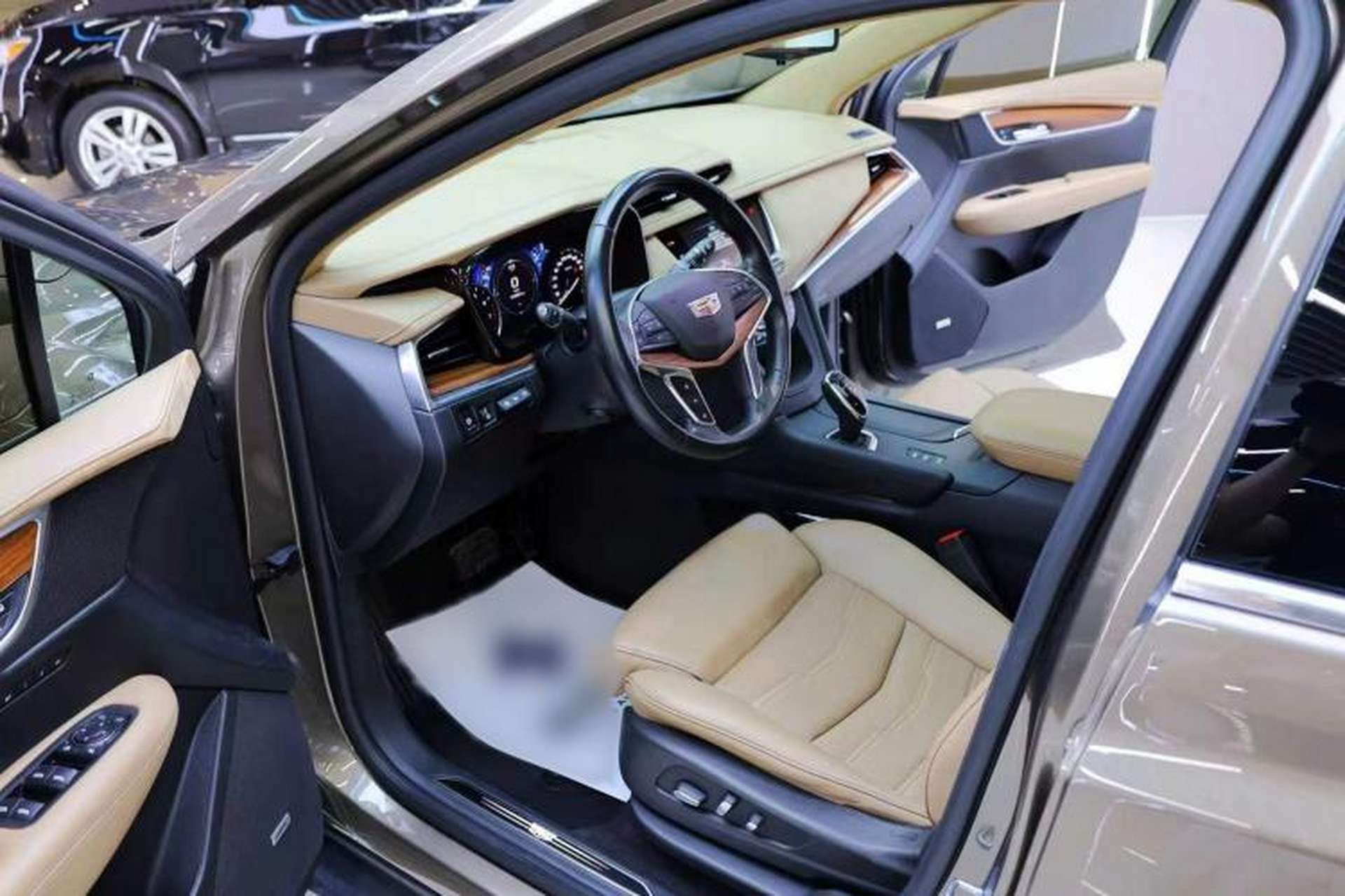 Used Cadillac XT5 2016 28T 4x4 Platinum Edition Interior 1