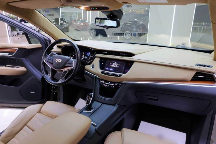 Used Cadillac XT5 2016 28T 4x4 Platinum Edition Interior 4