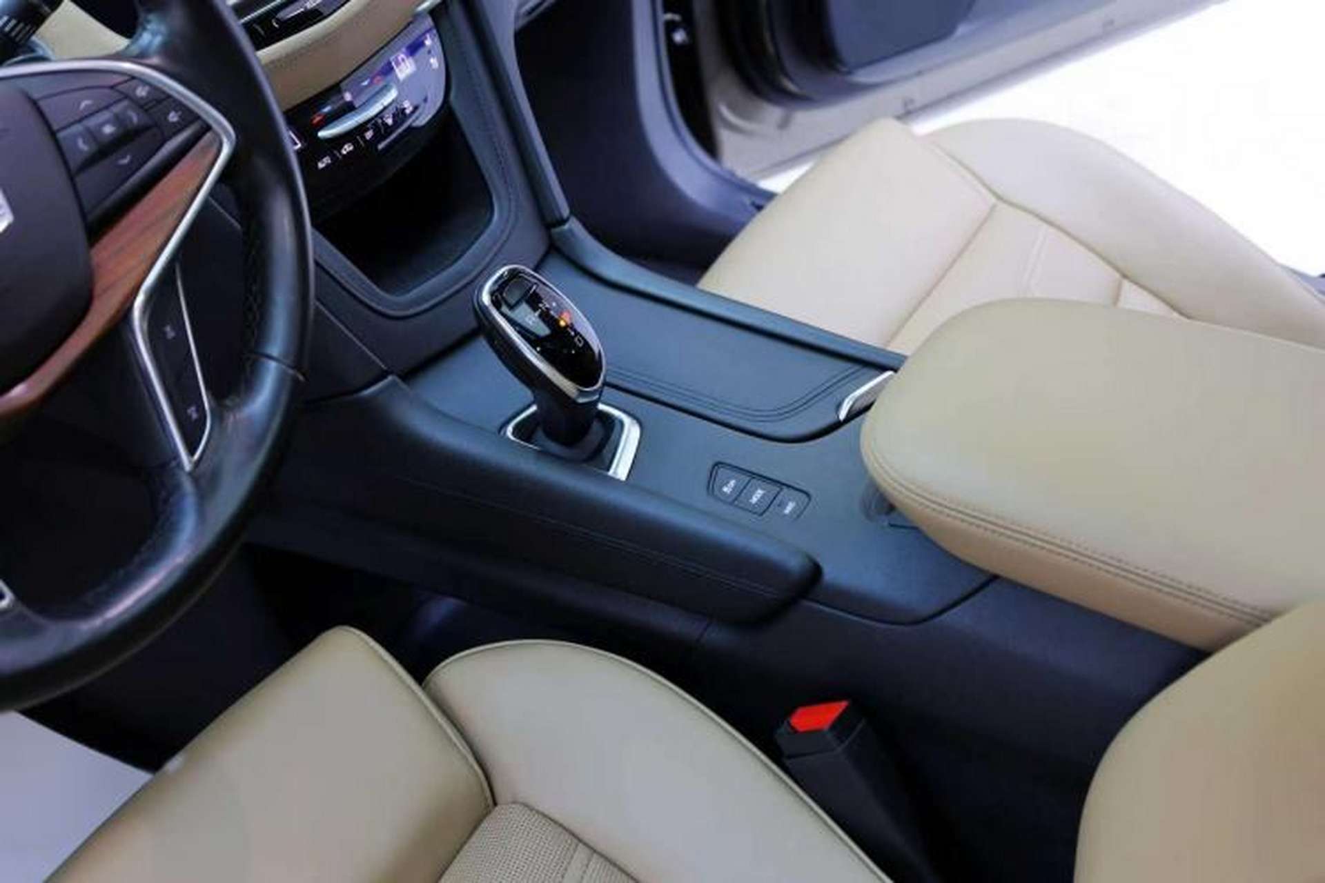 Used Cadillac XT5 2016 28T 4x4 Platinum Edition Interior 5