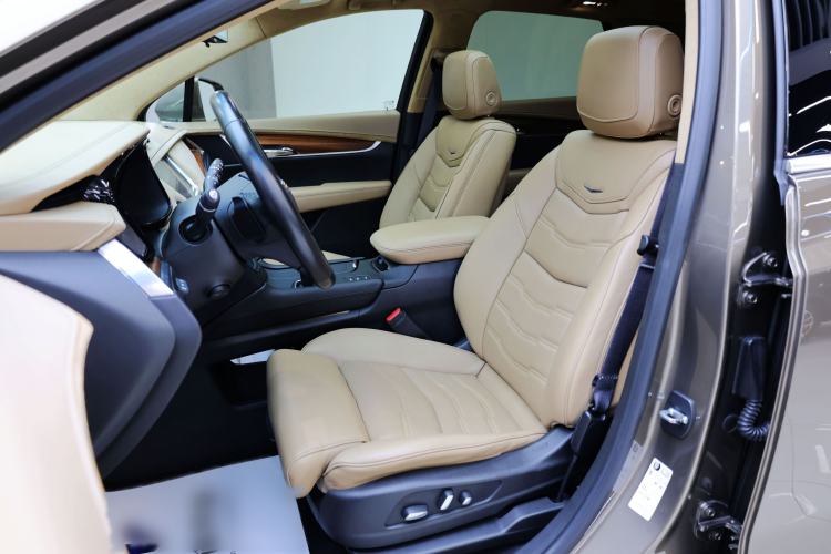 Used Cadillac XT5 2016 28T 4x4 Platinum Edition Interior 6