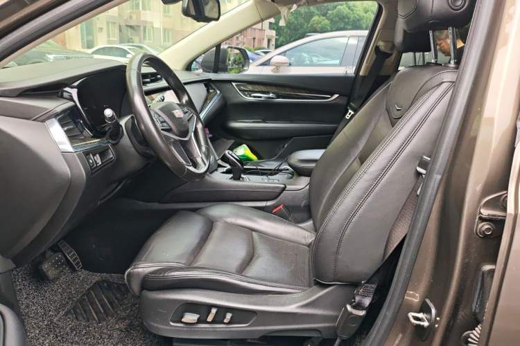 Used Cadillac XT5 2016 28T Four-Wheel Drive Tech Version Left Front Seat