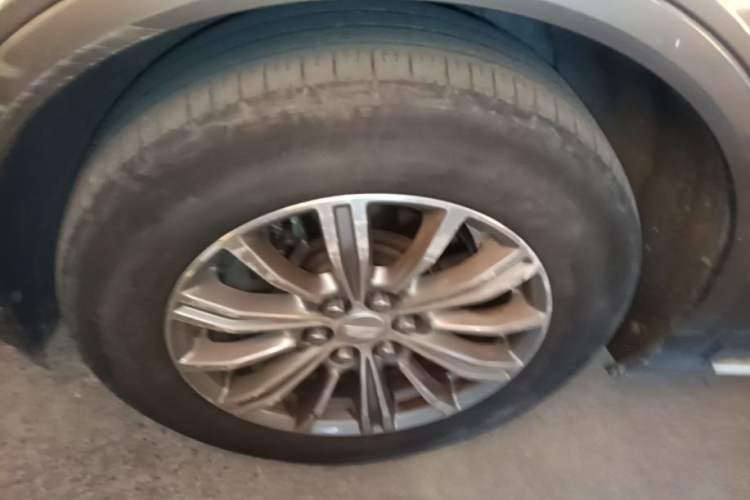 Used Cadillac XT5 2016 28T Four-Wheel Drive Luxury Model Left Front Wheel Hub