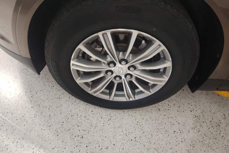 Used Cadillac XT5 2016 25T Luxury Model Left Front Wheel Hub