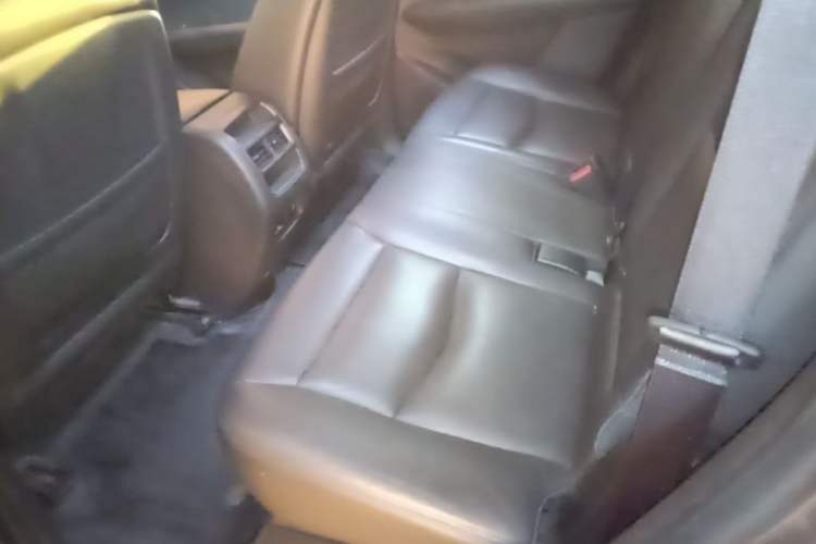 Used Cadillac XT5 2016 28T Four-Wheel Drive Luxury Model Left Rear Seat