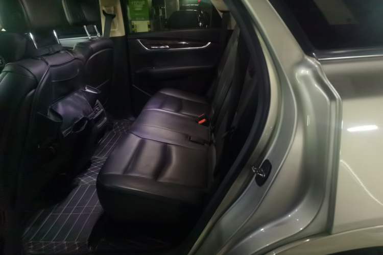 Used Cadillac XT5 2016 28T Four-Wheel Drive Luxury Model Left Rear Seat