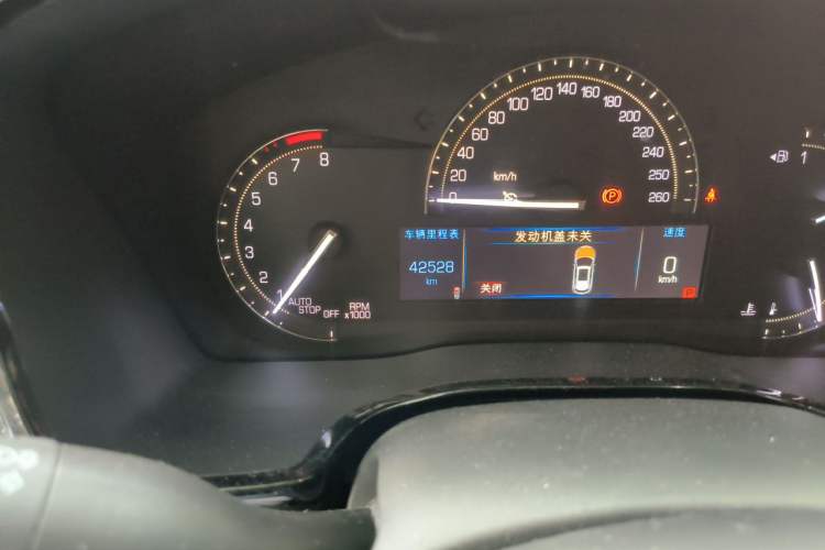 Used Cadillac XT5 2016 25T Luxury Model Odometer Close Up