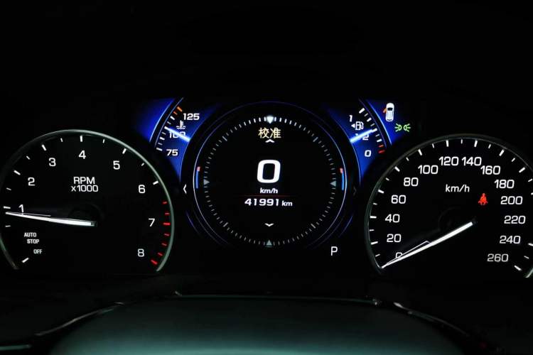 Used Cadillac XT5 2016 28T 4x4 Platinum Edition Odometer Close Up