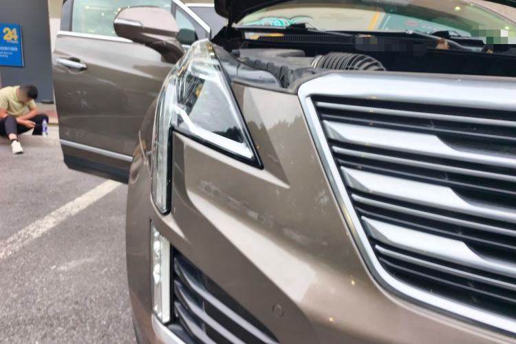 Used Cadillac XT5 2016 28T Four-Wheel Drive Luxury Model Right Front Headlight