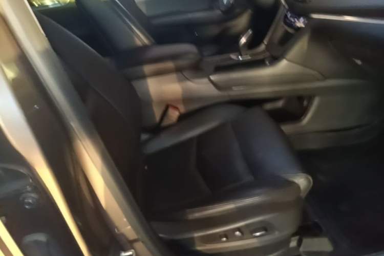 Used Cadillac XT5 2016 28T Four-Wheel Drive Luxury Model Right Front Seat