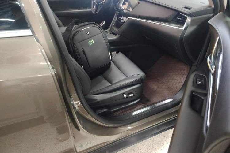 Used Cadillac XT5 2016 25T Luxury Model Right Front Seat
