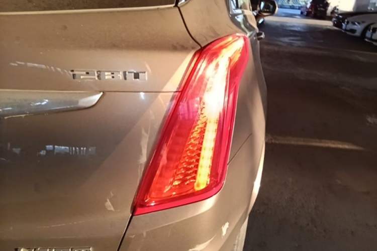 Used Cadillac XT5 2016 28T Four-Wheel Drive Luxury Model Right Rear Taillight