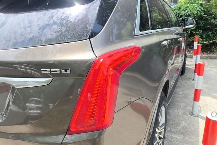 Used Cadillac XT5 2016 25T Luxury Model Right Rear Taillight