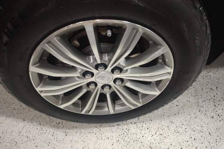 Used Cadillac XT5 2016 25T Luxury Model Right Rear Wheel Hub