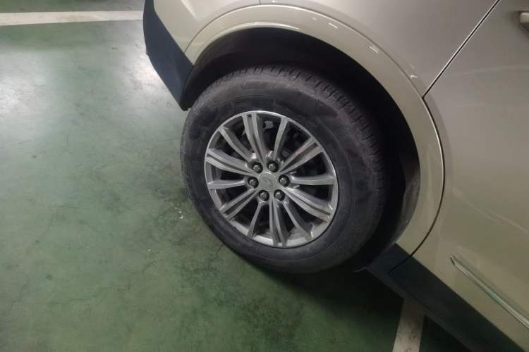 Used Cadillac XT5 2016 28T Four-Wheel Drive Luxury Model Right Rear Wheel Hub