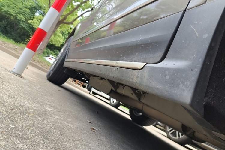 Used Cadillac XT5 2016 25T Luxury Model Right Side Sill