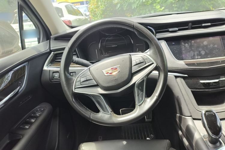 Used Cadillac XT5 2016 25T Luxury Model Steering Wheel